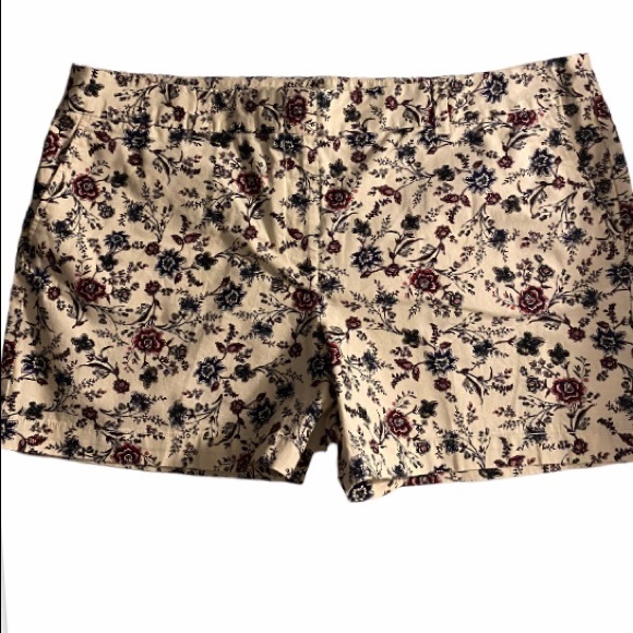 LOFT Pants - LOFT Cream Floral Shorts Size 16